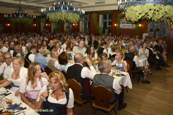 volles Haus bei der Vorstellung des Hofbräu Zeltkruges 2ß16 am Abend des 08.09.2016 (©Foto. Ingrid Grossmann)